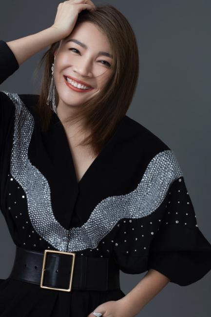 璀璨星光下的女演員張巖，魅力瞬間照片集