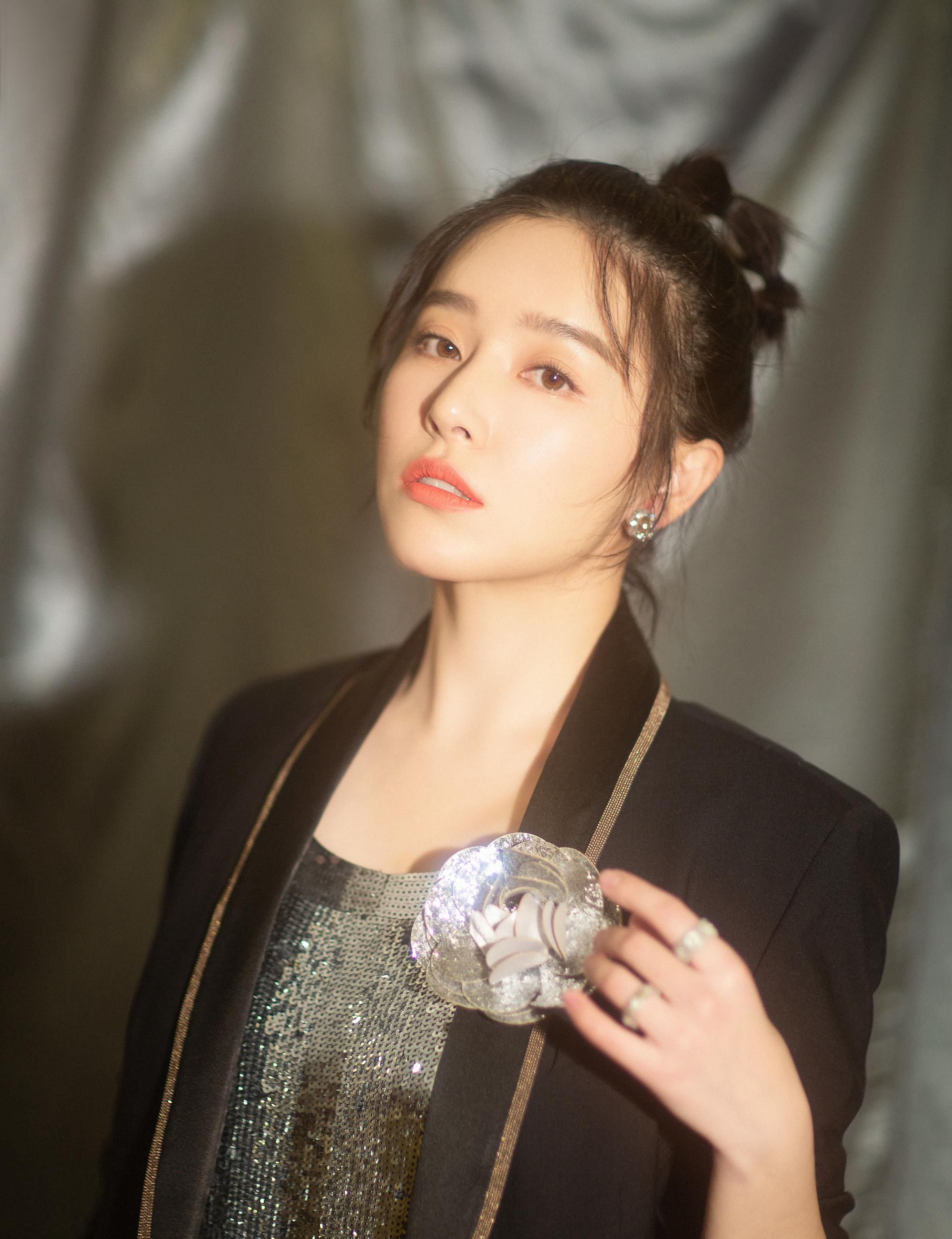闞清子演藝事業(yè)持續(xù)升溫，新動態(tài)備受矚目，最新消息一覽